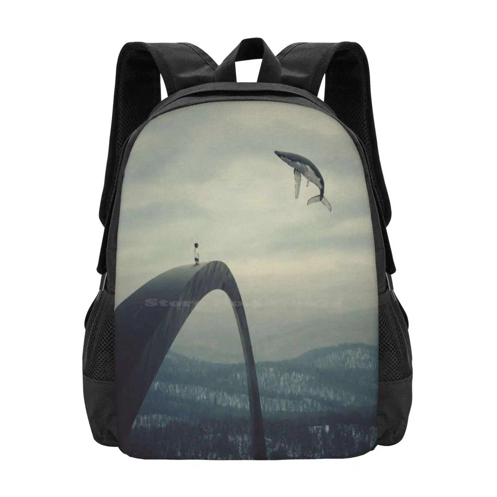 Рюкзак с рисунком Мальчика и летящего Кита, школьные сумки, Мальчик, Сюрреалистичный Кит, Летящий Аркой, Небесные холмы, Мечтательный Эмоциональный