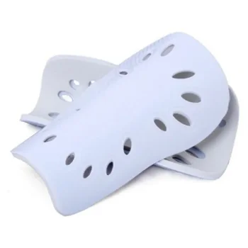 1 Пара футбольных щитков на голени Пластиковые футбольные щитки для защиты ног для детей Дышащее Защитное снаряжение
